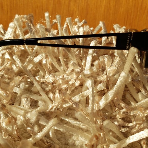 COPY - Burberry Sunglasses - Picture 4 of 9